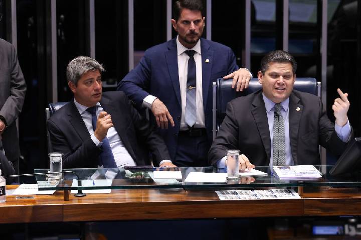 Alcolumbre retira PEC da Segurança Pública da pauta do Senado
