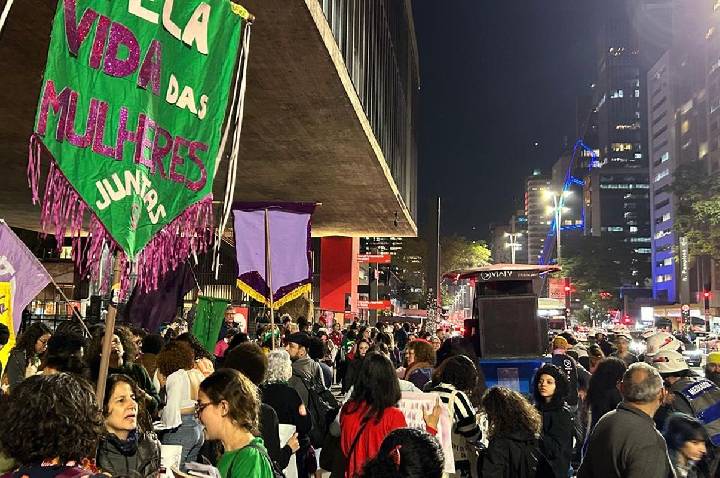 Ato em SP pede manutenção de norma sobre aborto em casos de estupro