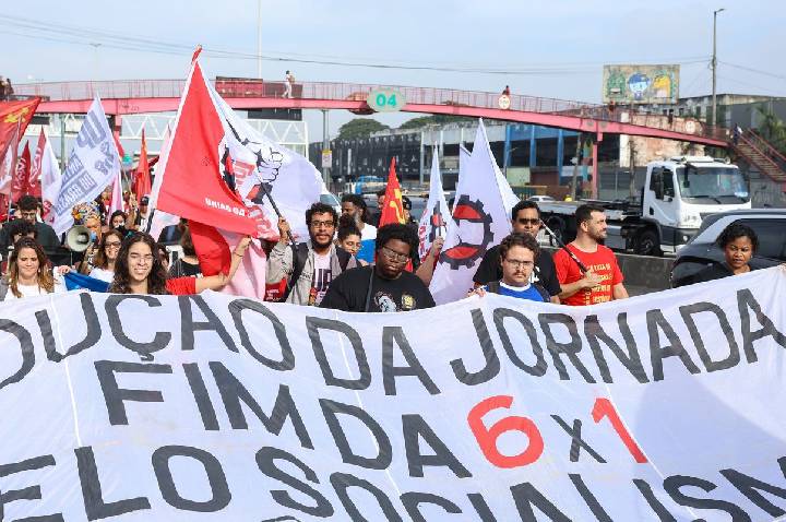 Ato no Rio abre mobilização para pressionar Senado pelo fim da 6x1