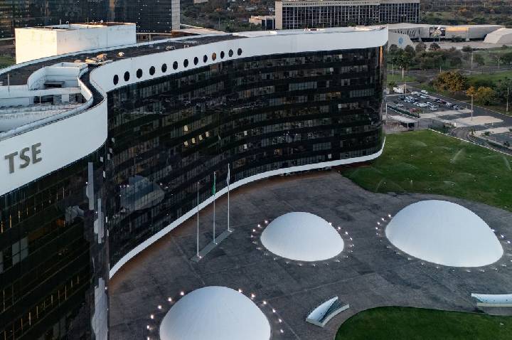 Campanha de Lula entra com ação no TSE para cassar chapa de Flávio 