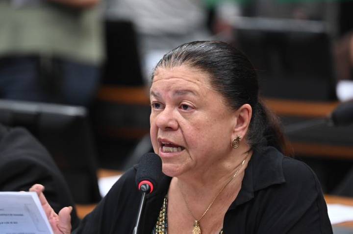 Comissão aprova direito de mulheres e idosos desembarcarem fora da parada de ônibus à noite