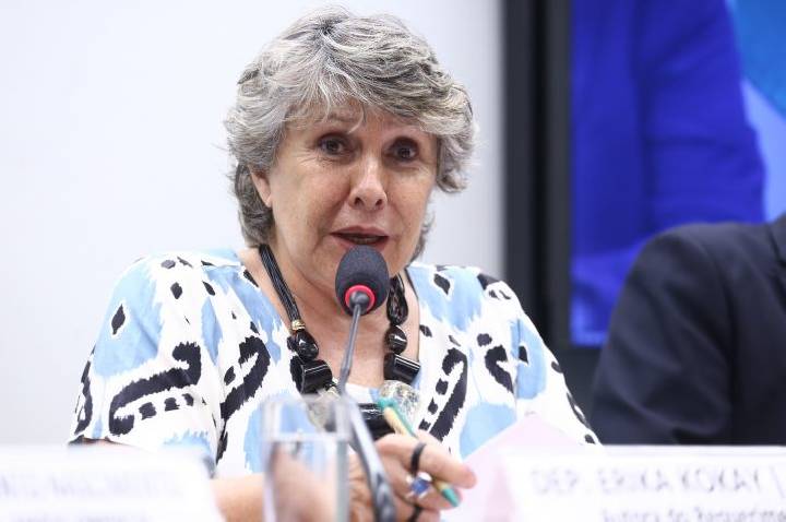 Comissão debate experiência do Brasil no combate à Aids