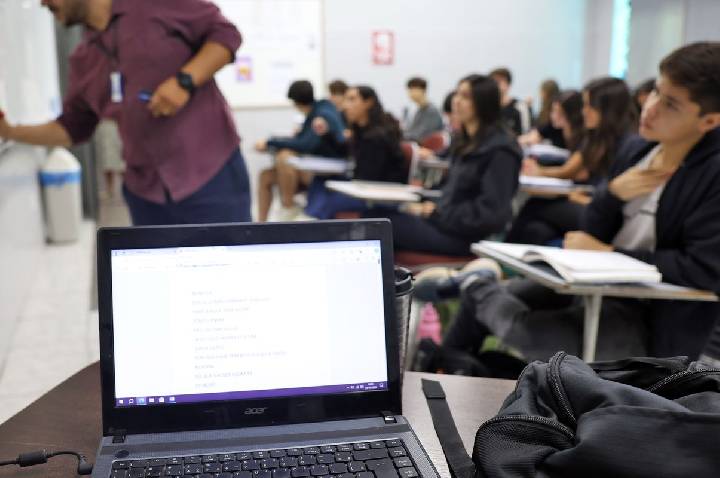 Docentes usam inteligência artificial para inovar e engajar alunos