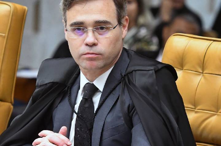 Mendonça reitera que Lula e Flávio podem abrir sigilos por ato próprio