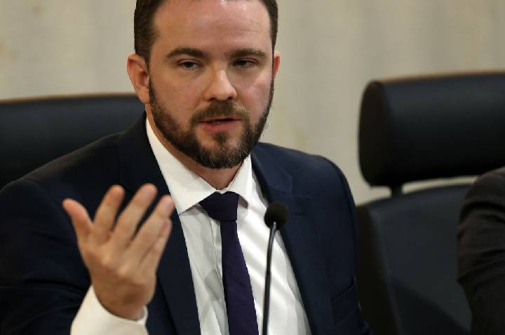 Nova versão do Desenrola será lançada após viagem de Lula, diz Durigan