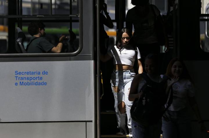 Ônibus urbanos do Rio terão orientações de combate ao assédio 