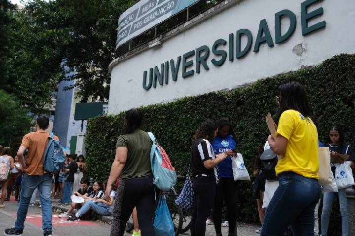 Projeto extingue vestibular e garante acesso universal a universidades públicas