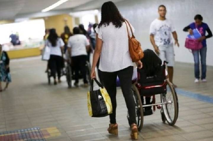 Projeto prioriza matrícula de aluno com deficiência em escola integral próxima
