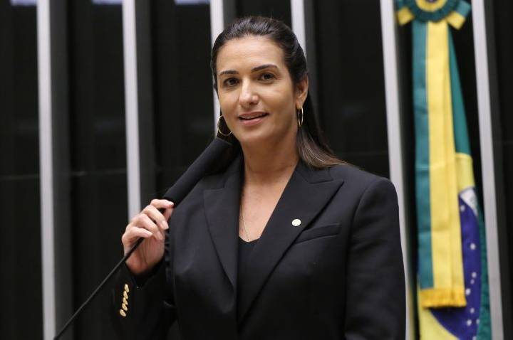Projeto regulamenta transporte turístico terrestre em veículos de pequeno porte