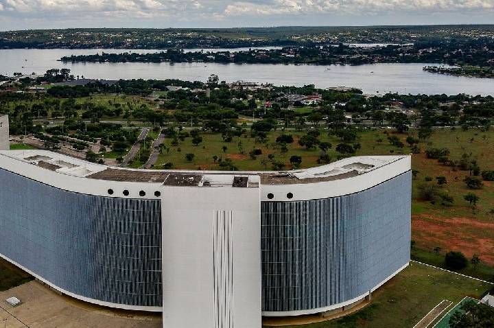TSE determina isonomia após IA da Meta barrar imagens de Lula