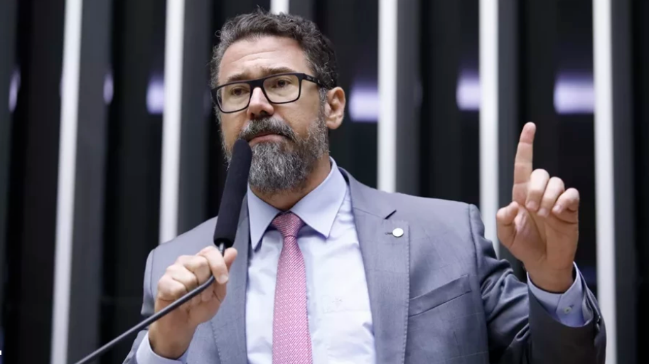 Fim dos feriados? Deputado do PL propõe PEC para acabar com datas comemorativas no Brasil