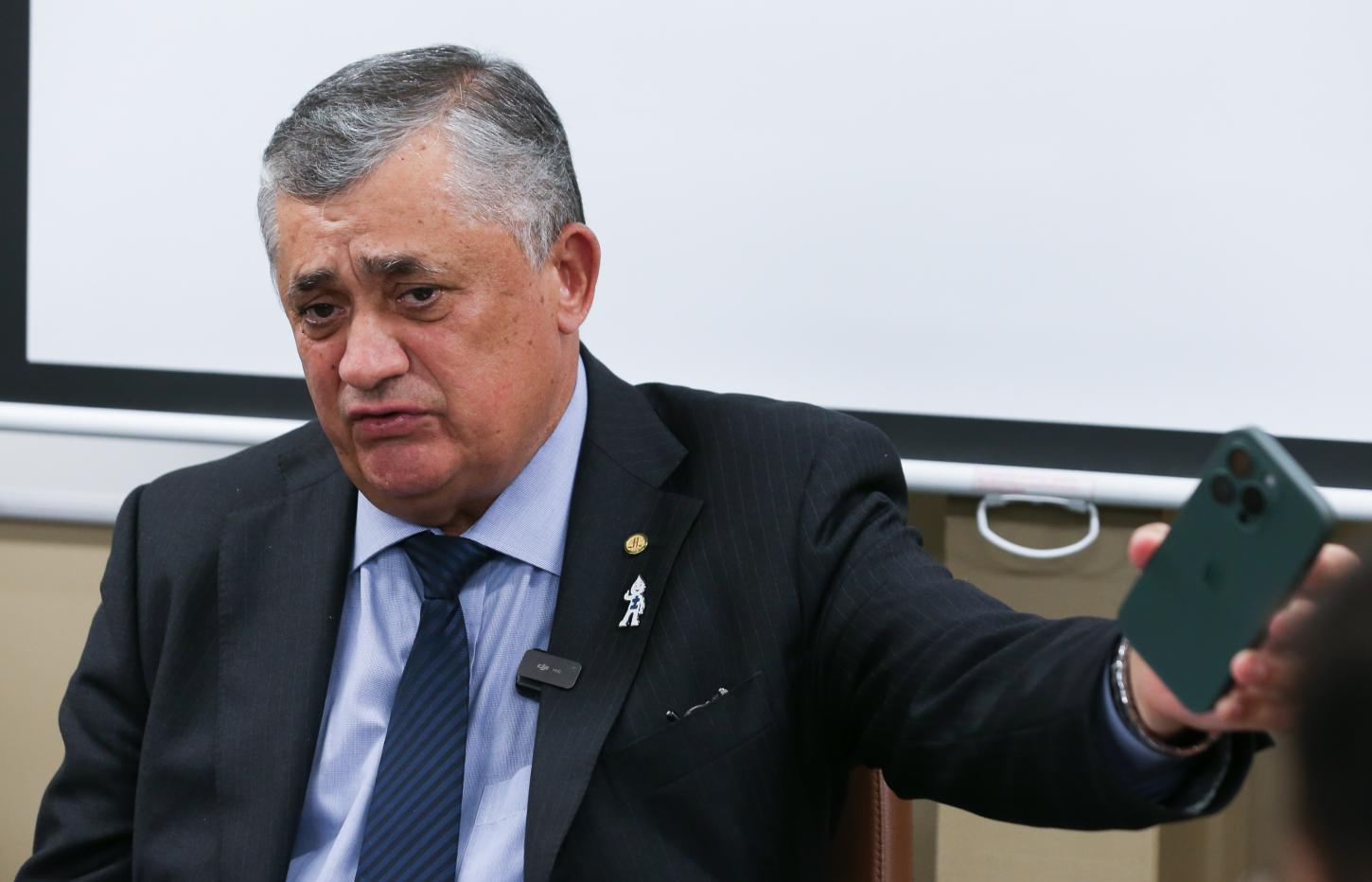 Guimarães(PT) reitera apoio a PEC que propõe fim á jornada de trabalho de 6x1