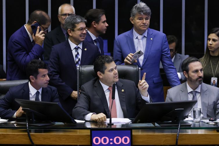 Congresso aprova crédito de R$ 42 bi para Previdência e Bolsa Família