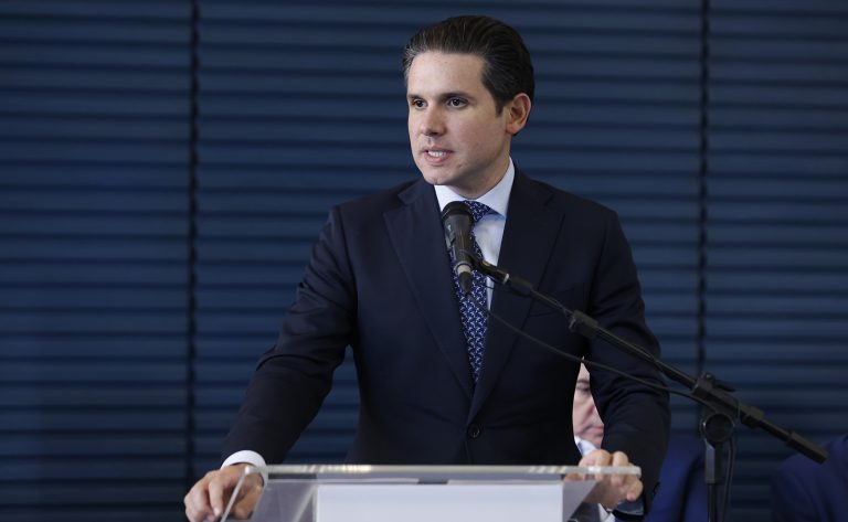 Motta defende aperfeiçoamento do ambiente regulatório no país