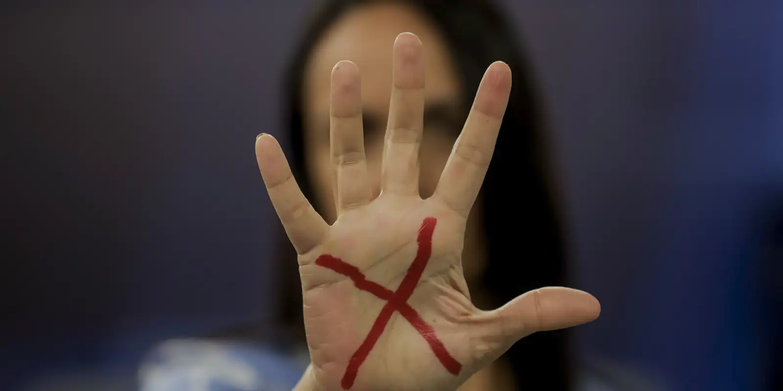 Ligue 180 pode ser obrigatório em notícias de violência contra mulher