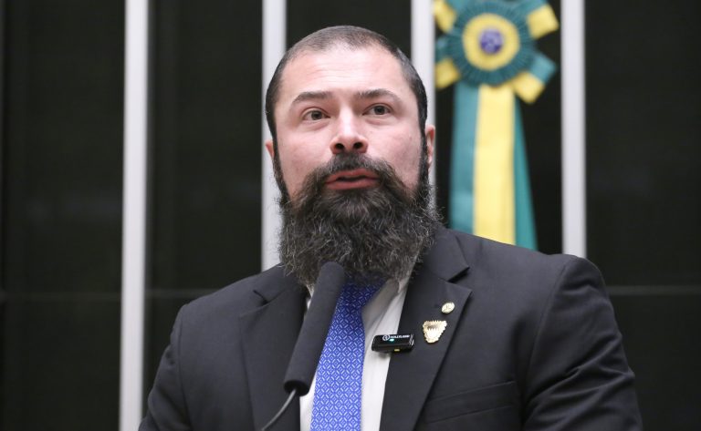 Comissão aprova porte de arma para vigilantes fora do horário de serviço