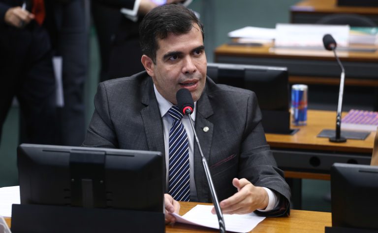 Comissão aprova projeto que permite ao juiz decretar divórcio mesmo com disputa sobre bens