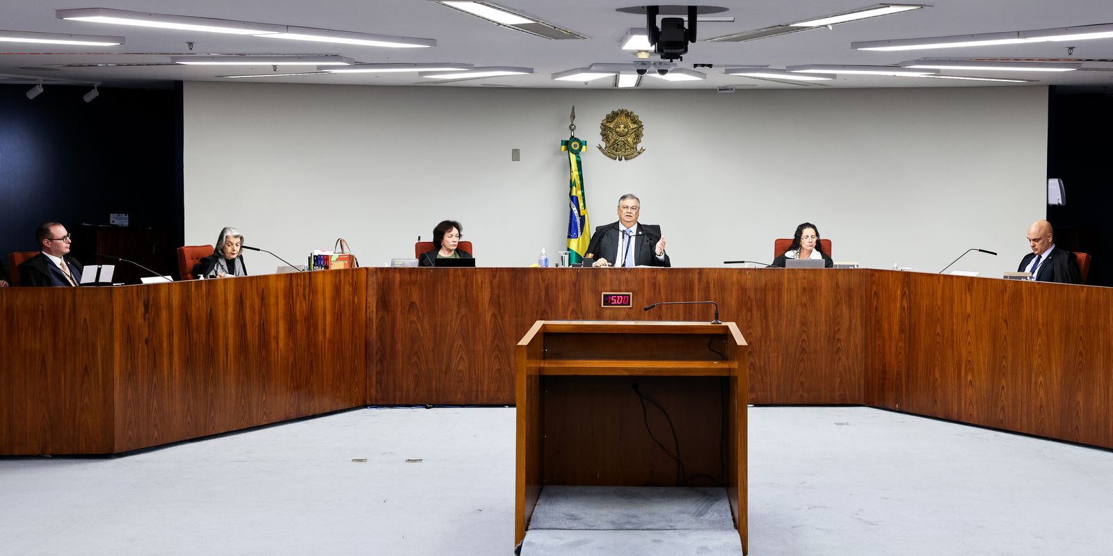 Dino e Moraes defendem rediscutir dispensa de diploma para jornalista 