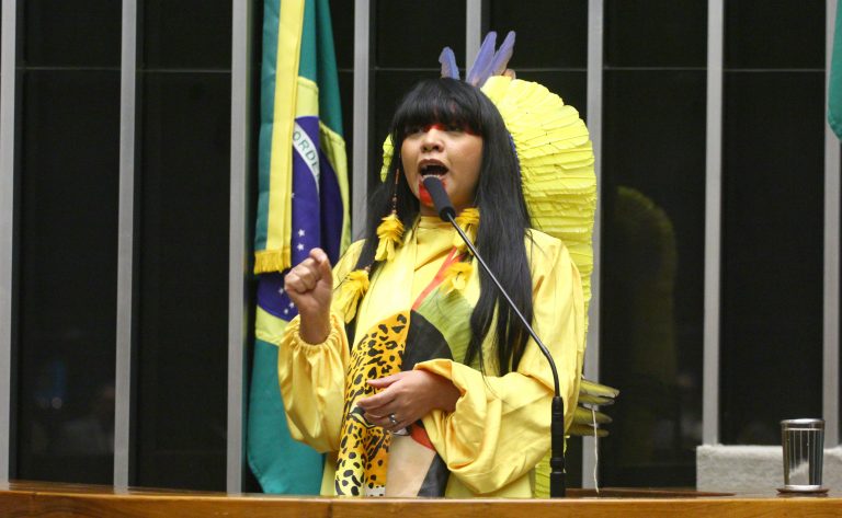 Comissão aprova prazo para repasse de recursos a candidaturas de mulheres negras e indígenas