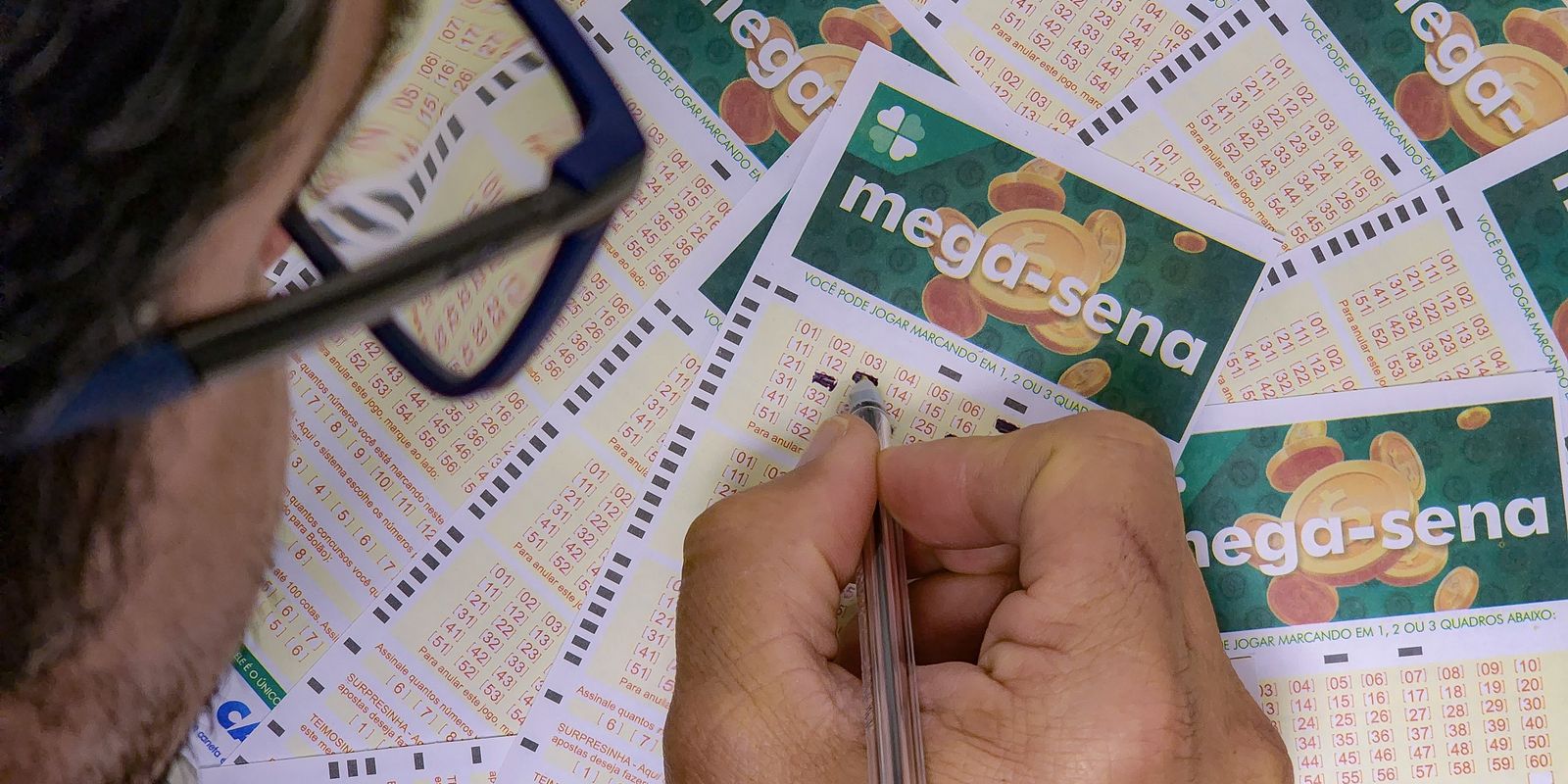 Mega-Sena acumula para R$ 230 milhões; confira os números sorteados